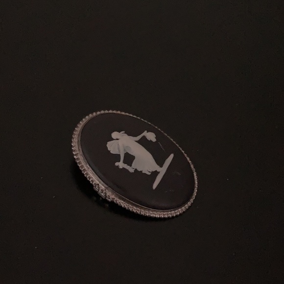 Wedgewood cameo broach.Edgewood SS edging.Timeless - Picture 6 of 6